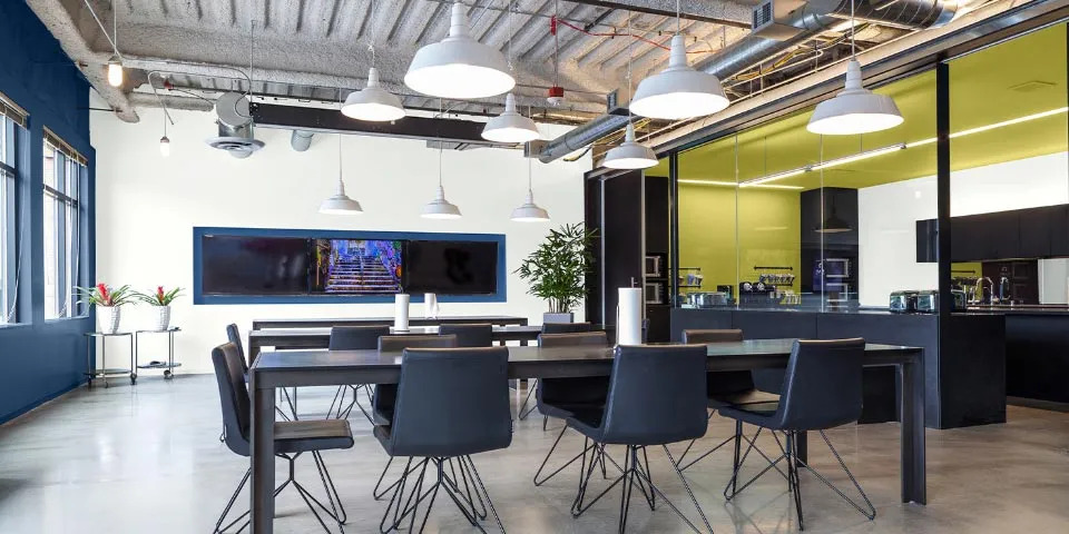 Keeping Stakeholders Informed Throughout the Project